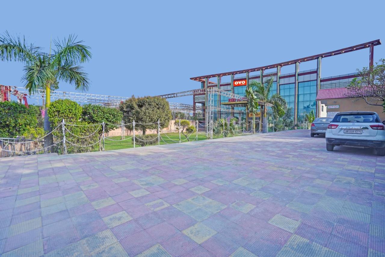Oyo 87701 Lucky Farm Shāhpur Exterior foto