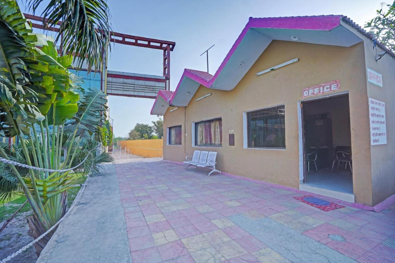 Oyo 87701 Lucky Farm Shāhpur Exterior foto